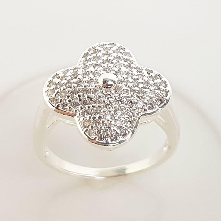 ANEL TREVO BALOADO AO MEIO CRAVEJADO | BANHO DE PRATA