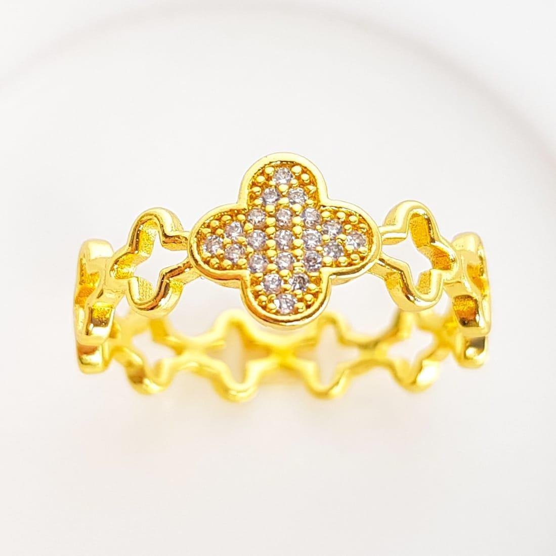 ANEL ARO EM TREVOS VAZADOS LISOS MEIO CRAVEJADO | BANHADO EM OURO 18K 