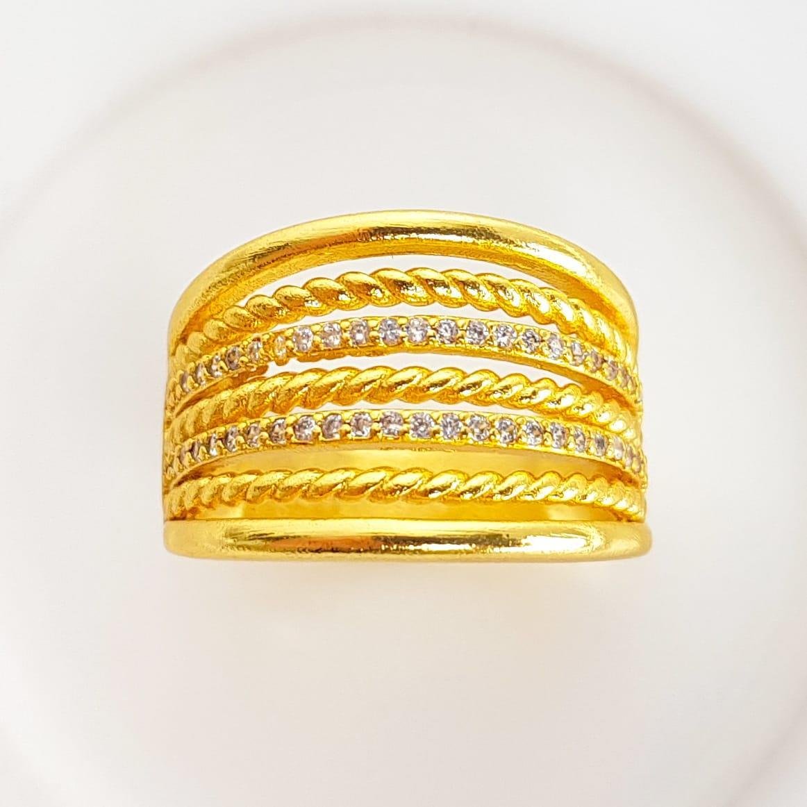 ANEL EM 7 AROS LISOS CRAVEJADOS E TORCIDO | BANHADO EM OURO 18K 