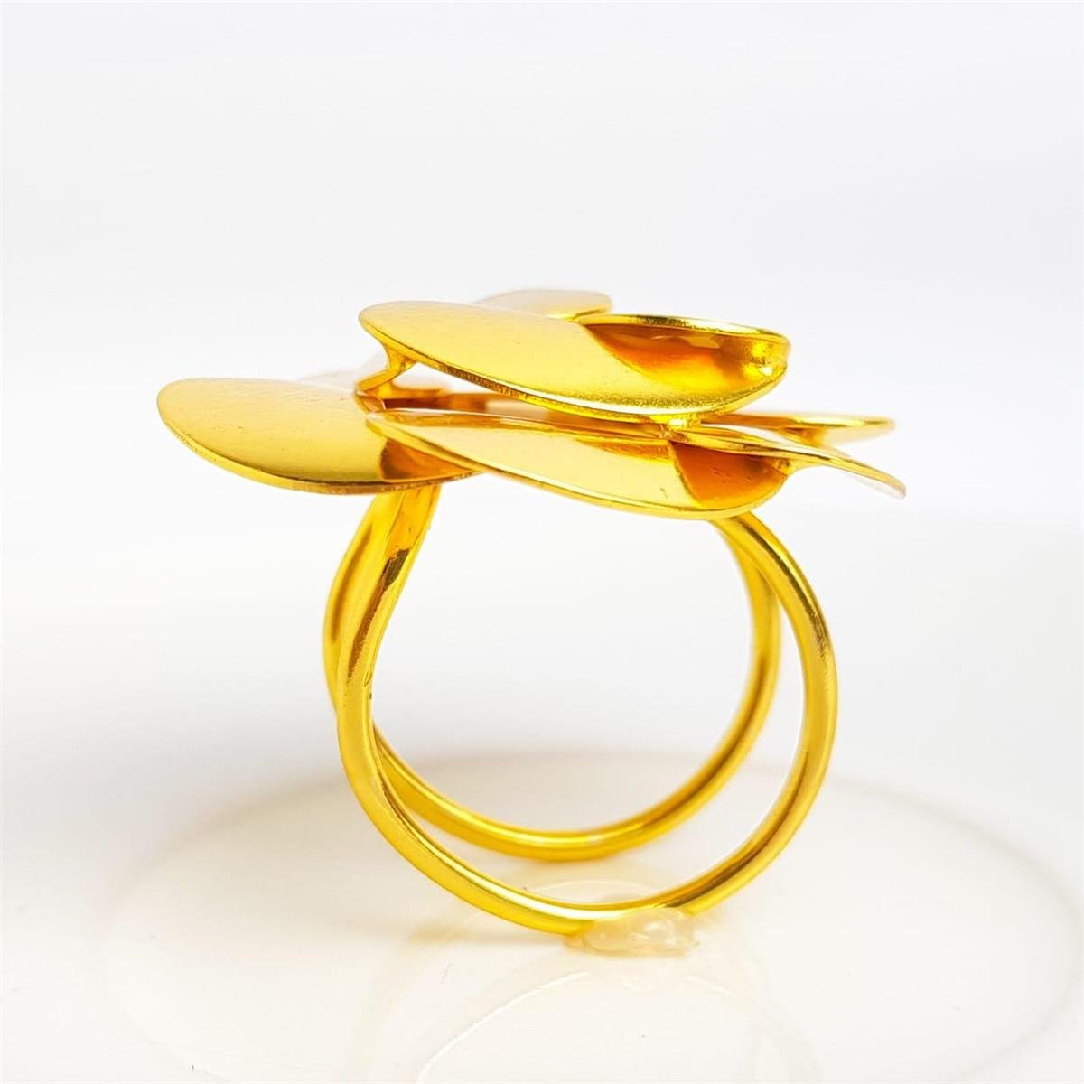 ANEL ARO DUPLO REGULÁVEL FLOR MAXIMALISTA AO MEIO | BANHADO EM OURO 18K 