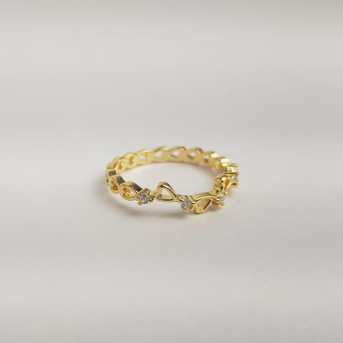 ANEL ARO EM CORAÇÕES INTERCALADO COM ZIRCÔNIAS | BANHADO EM OURO 18K