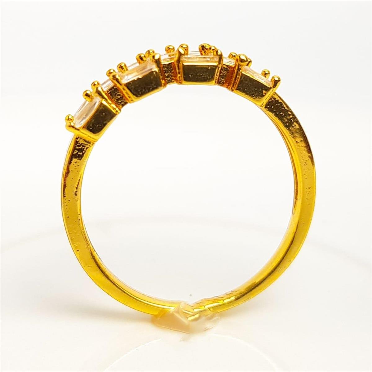 ANEL ARO LISO COM 11 BAGUETES CRISTAIS | BANHADO EM OURO 18K 