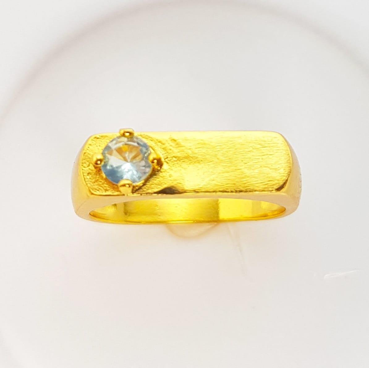 ANEL ARO FRENTE QUADRADA ZIRCÔNIA CRISTAL NA LATERAL | BANHADO EM OURO 18K 