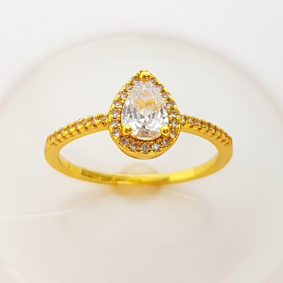 ANEL SOLITÁRIO ARO CRAVEJADO GOTA CRISTAL| BANHADO EM OURO 18K 