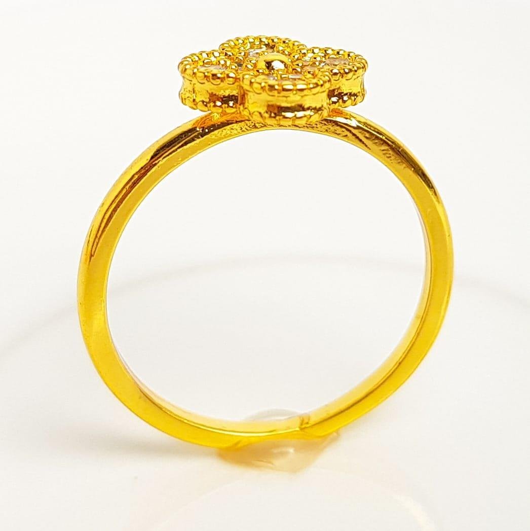 ANEL ARO LISO TREVO EM ZIRCÔNIA CRISTAL AO MEIO|BANHADO EM OURO 18K 