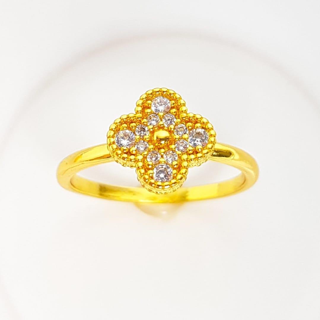 ANEL ARO LISO TREVO EM ZIRCÔNIA CRISTAL AO MEIO|BANHADO EM OURO 18K 