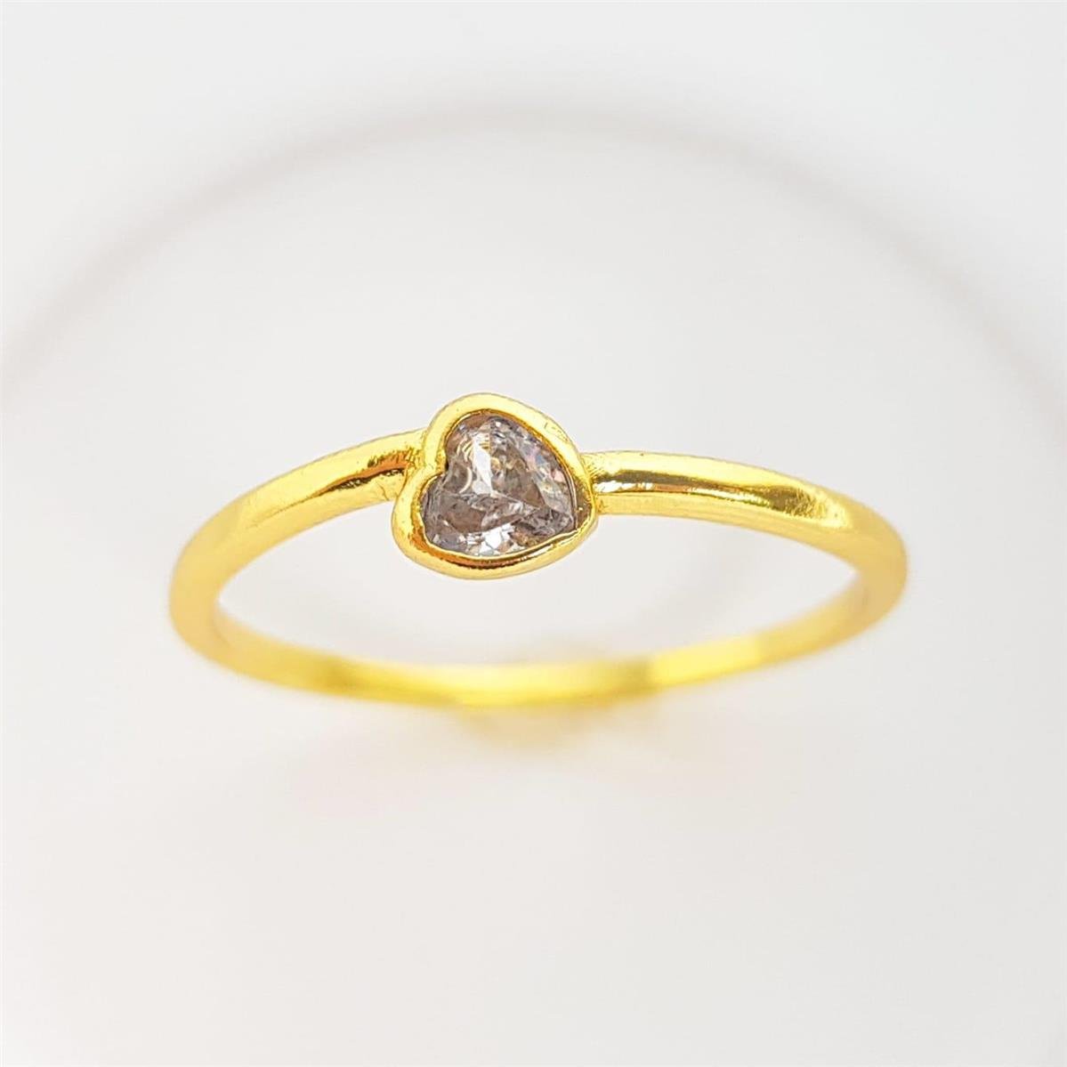 ANEL ARO LISO COM CORAÇÃO CRISTAL | BANHADO EM OURO 18K 