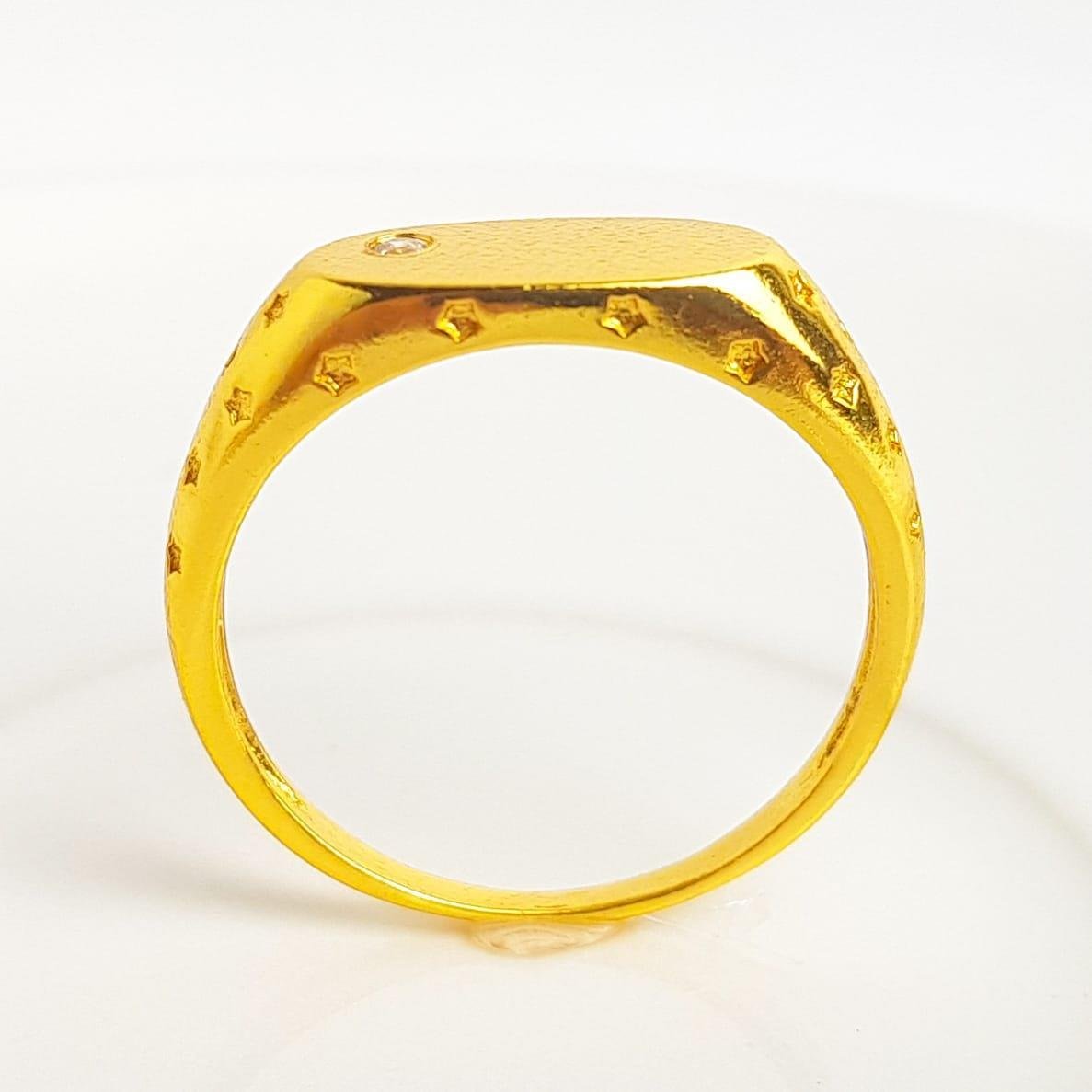 ANEL ARO FRENTE OVAL ZIRCÔNIA LATERAL DETALHES PONTILHADOS | BANHADO EM OURO 18K 