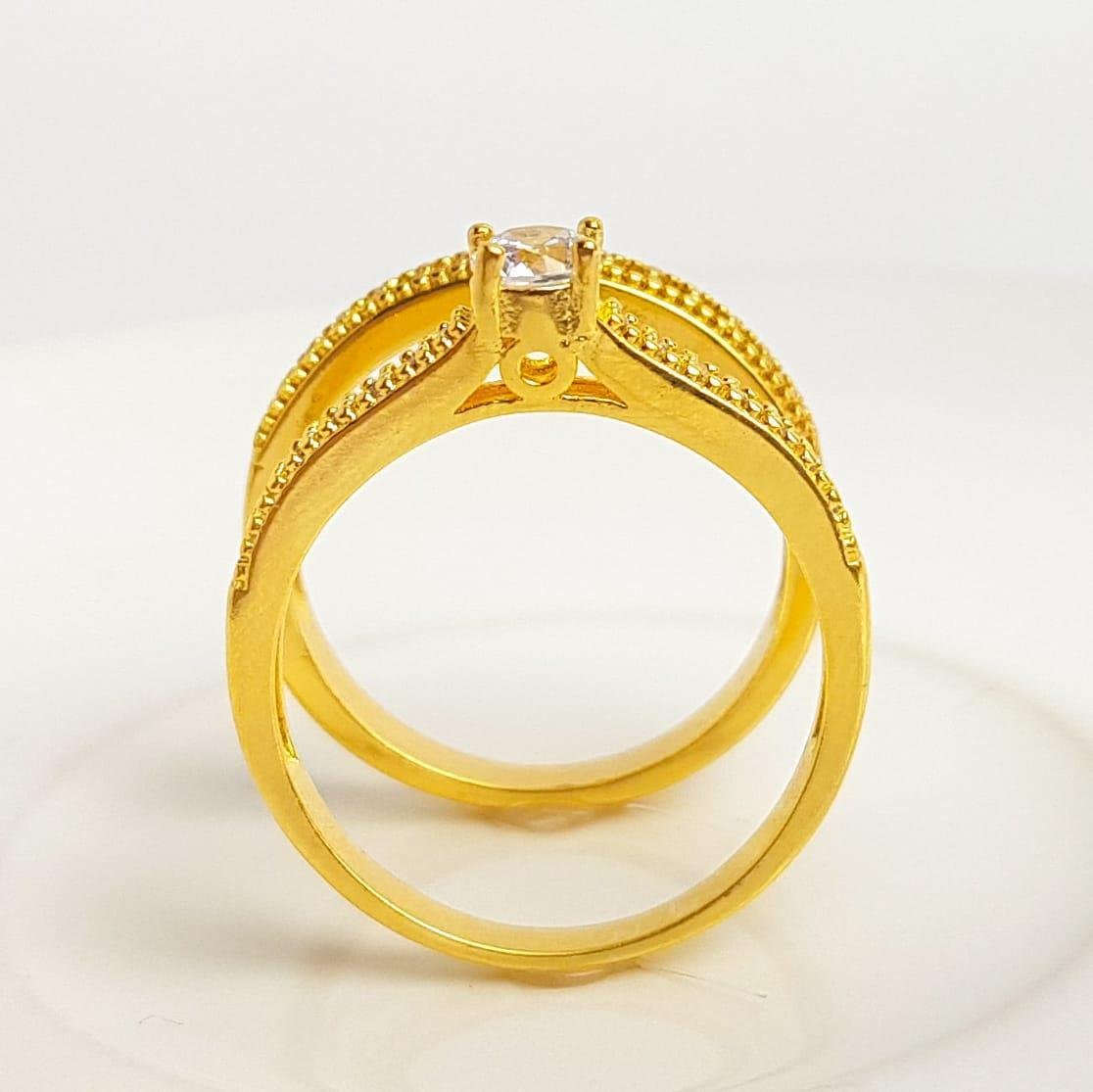 ANEL MEIA ALIANÇA SOLITÁRIO FILETE CRAVEJADO CRISTAL | BANHADO EM OURO 18K 