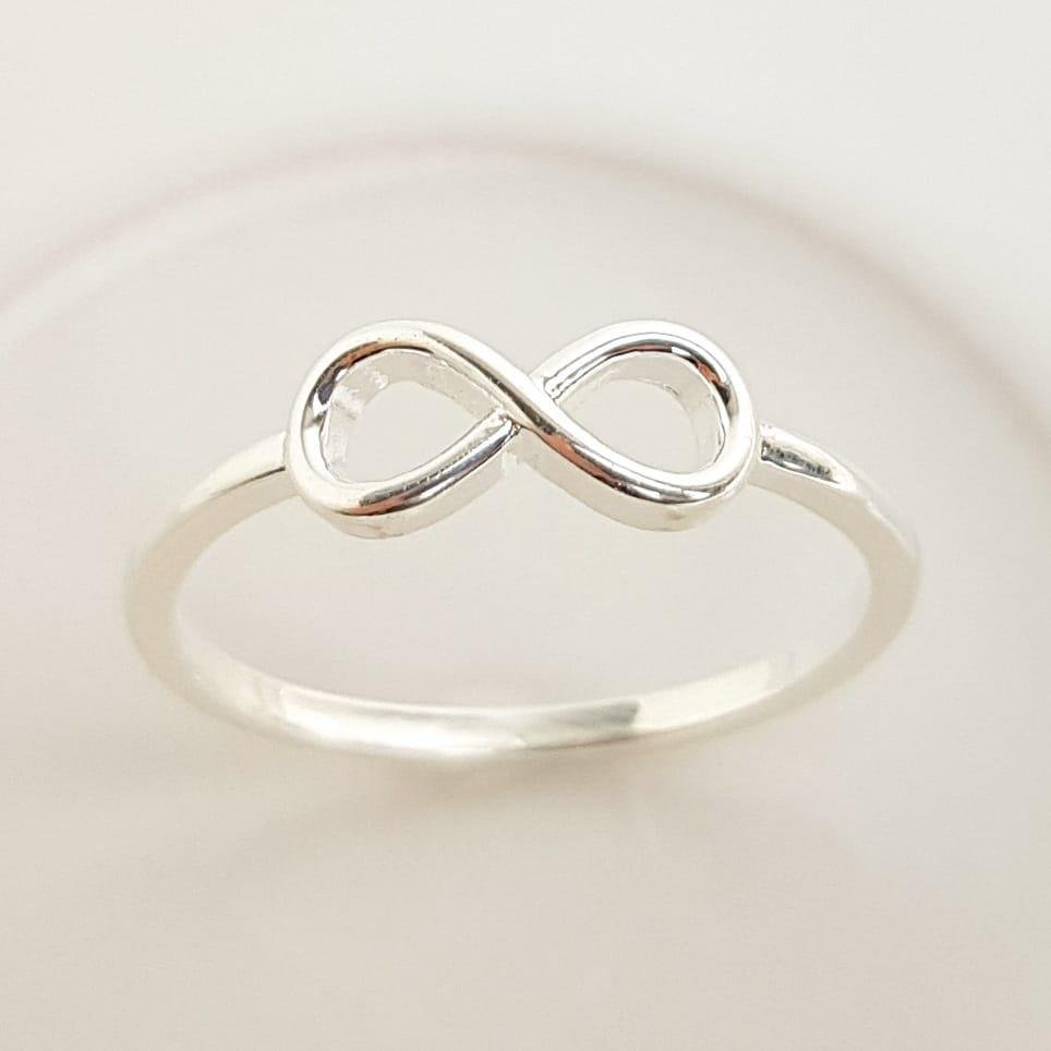 ANEL ARO LISO SÍMBOLO INFINITO | BANHO DE PRATA 
