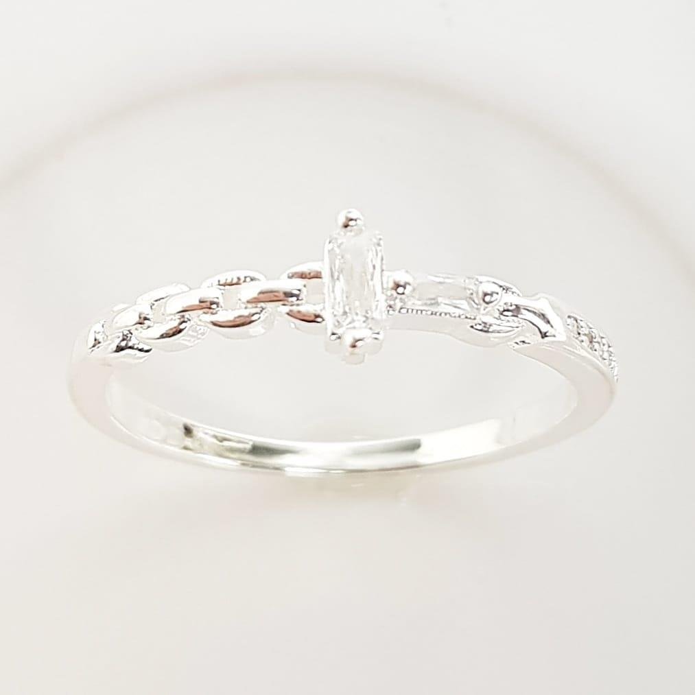 ANEL ARO EM ELOS VAZADOS/FILETE CRAVEJADO BAGUETES AO MEIO | BANHO DE PRATA 