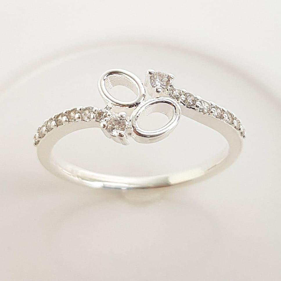 ANEL ARO ENTRELAÇADO CRAVEJADO 2 OVAIS VAZADOS AO MEIO | BANHO DE PRATA