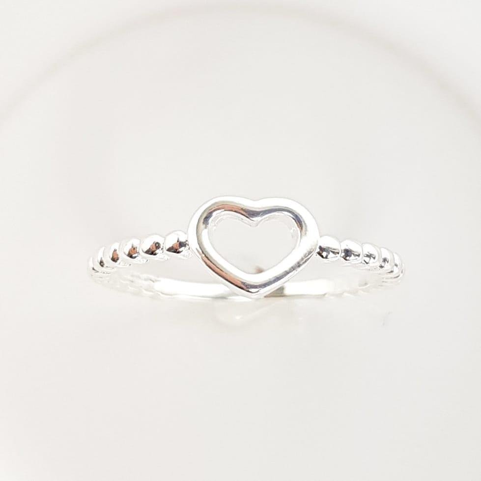 ANEL ARO EM MINI ESFERAS CORAÇÃO VAZADO LISO| BANHO DE PRATA 