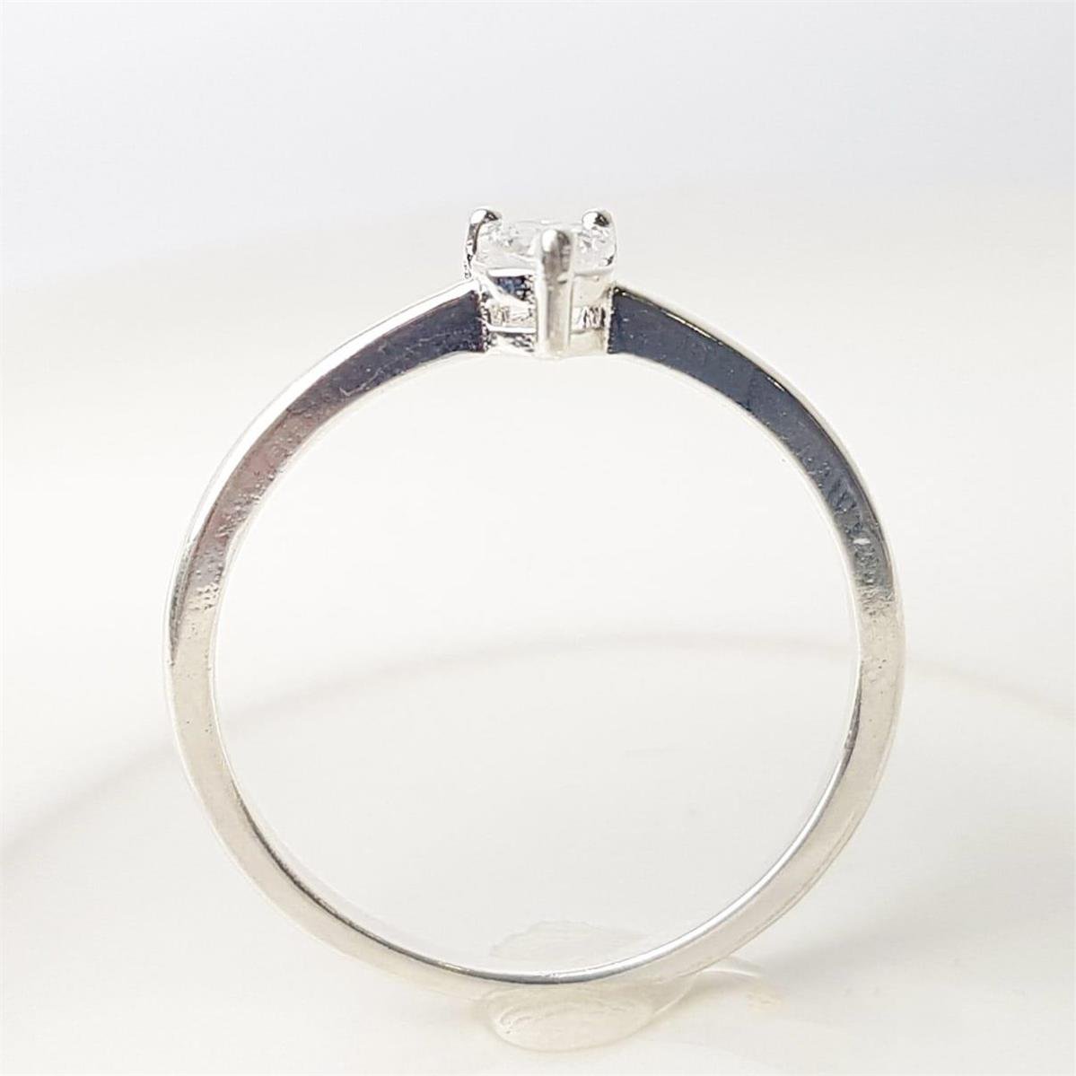 ANEL SOLITÁRIO ARO LISO CORAÇÃO CRISTAL| BANHO DE PRATA 