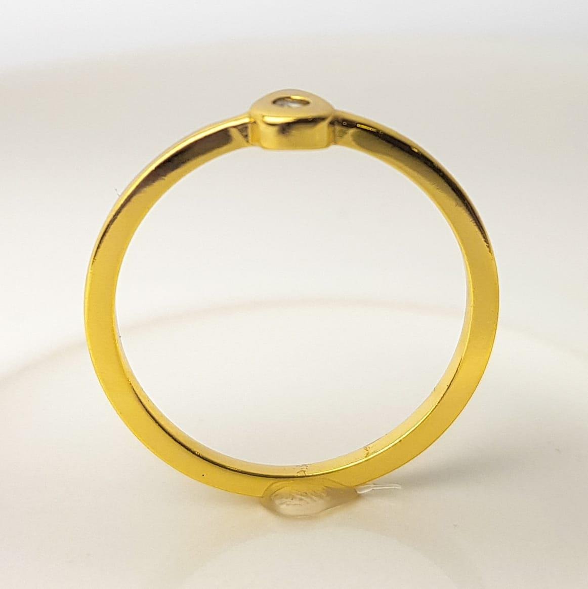 ANEL ARO LISO ENTREMEIO GOTA COM ZIRCÔNIA AO MEIO | BANHADO EM OURO 18K 