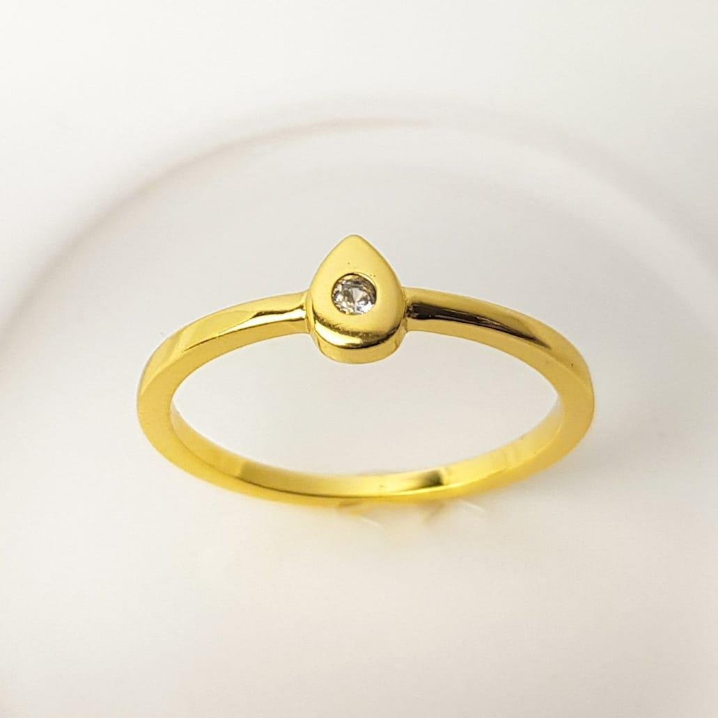 ANEL ARO LISO ENTREMEIO GOTA COM ZIRCÔNIA AO MEIO | BANHADO EM OURO 18K 