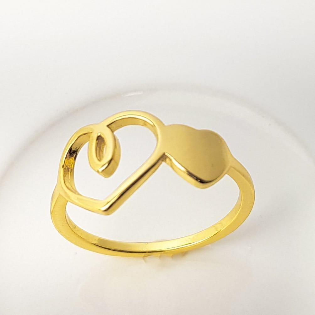 ANEL ARO LISO ENTREMEIO 2 CORAÇÕES VAZADO/LISO| BANHADO EM OURO 18K 