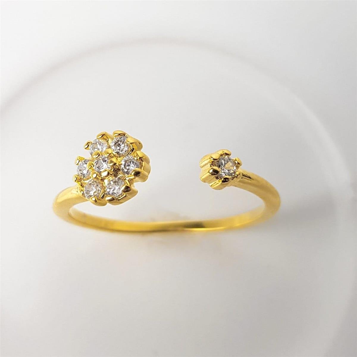 ANEL REGULÁVEL ARO LISO PONTAS EM FLOR/PONTO DE LUZ CRISTAL | BANHADO EM OURO 18K 