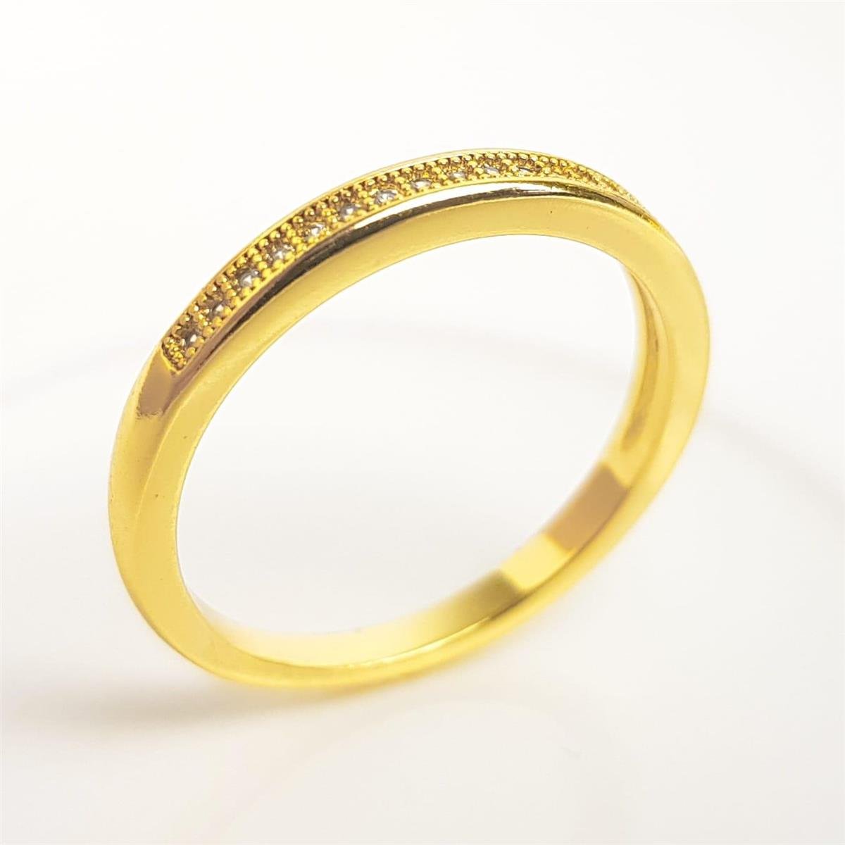 ANEL MEIA ALIANÇA FILETE CRAVEJADO LATERAL LISO 2MM | BANHADO A OURO 18K 