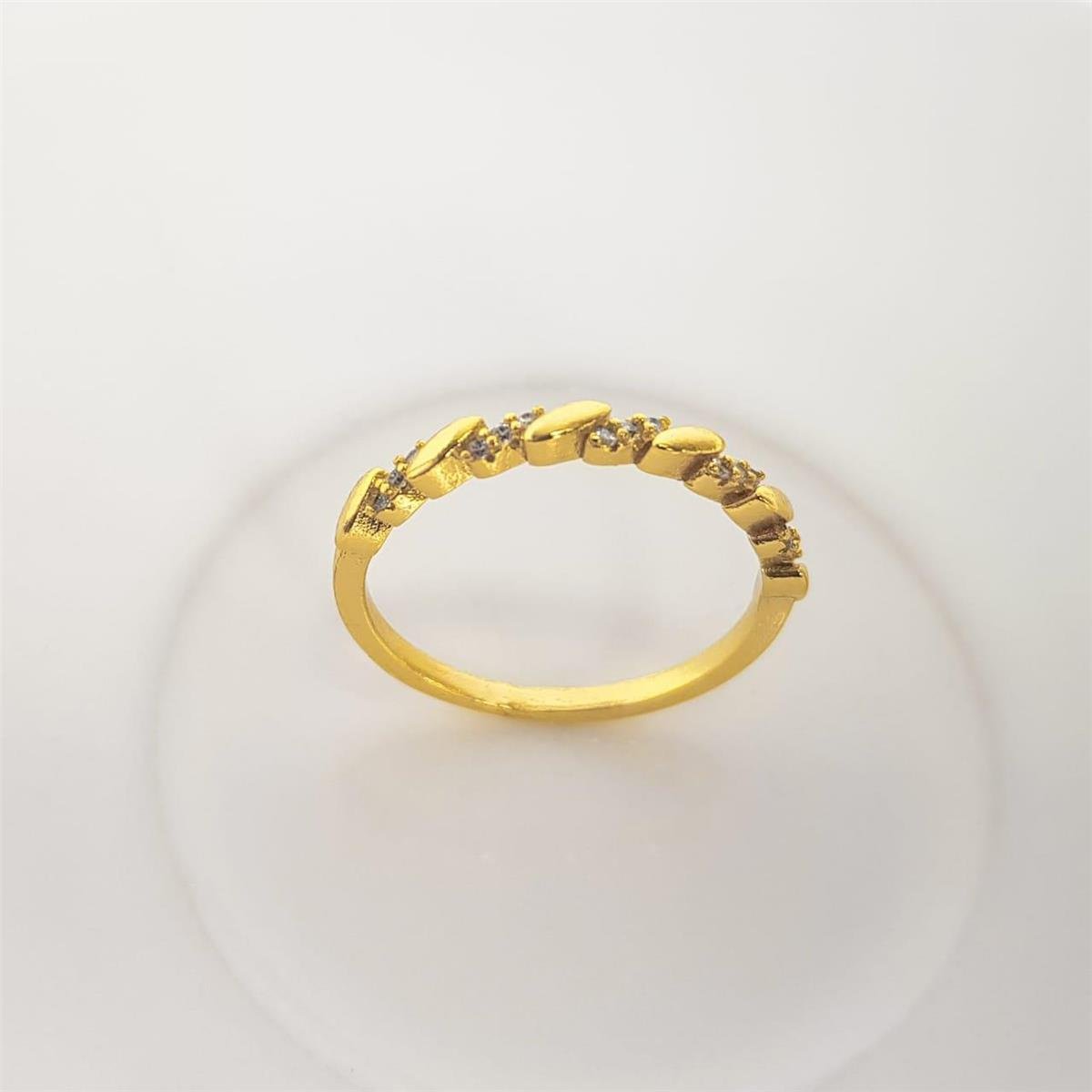 ANEL COM FILETE LISO E CRAVEJADO INTERCALADO | BANHADO EM OURO 18K