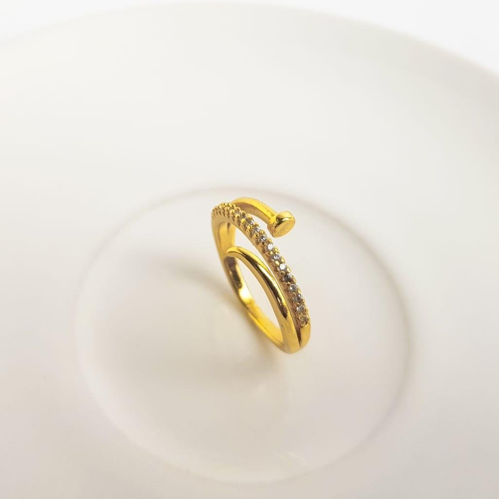 ANEL ARO TRIPLO INSPIRAÇÃO CARTIER FILETE CRAVEJADO | BANHADO EM OURO 18K