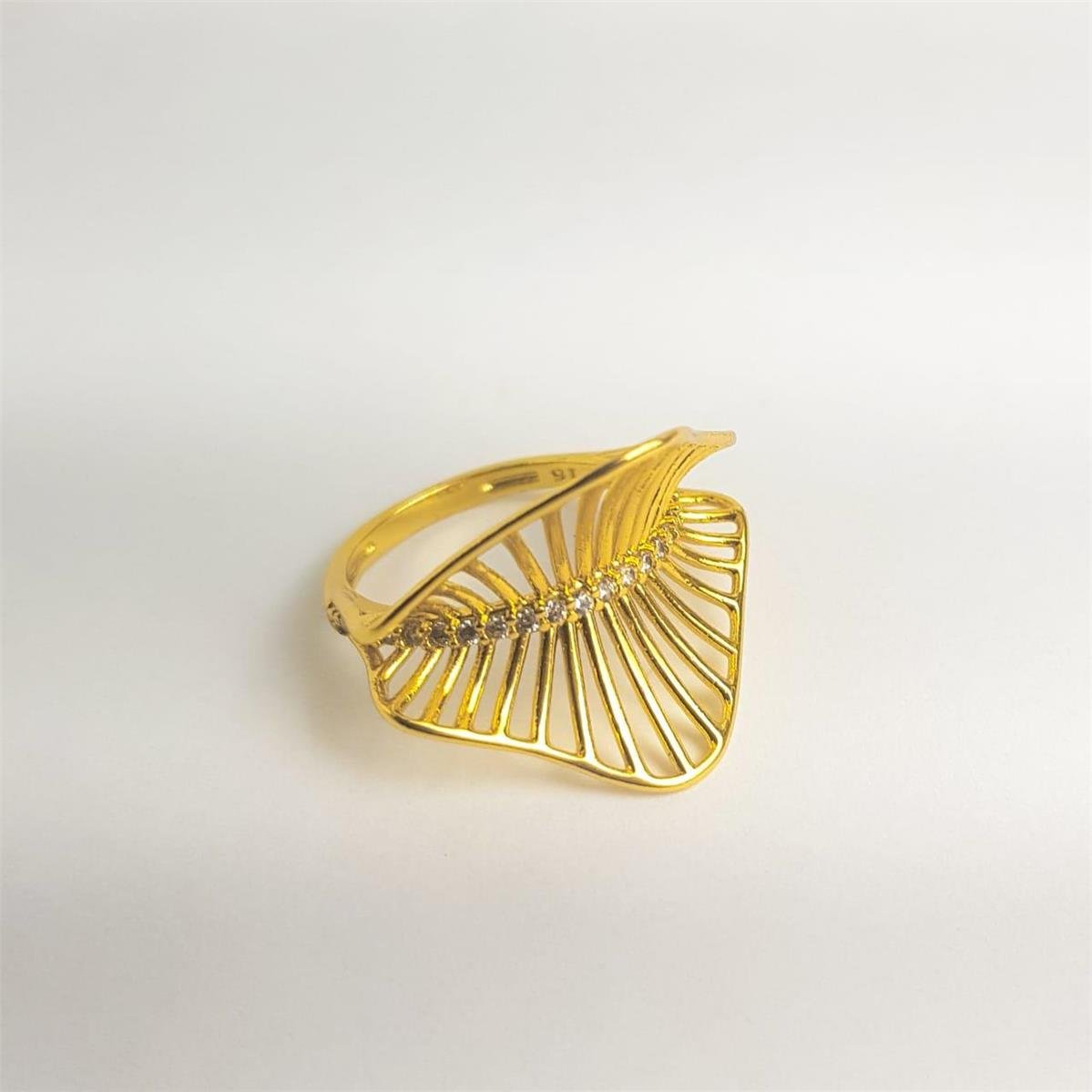 ANEL EM AROS VAZADO LISO FILETE CRAVEJADO AO CENTRO | BANHADO EM OURO 18K