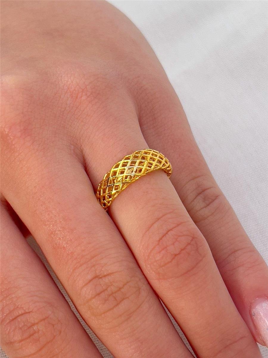 ANEL ARO LISO FRENTE GRADE VAZADO 7MM | BANHADO EM OURO 18K