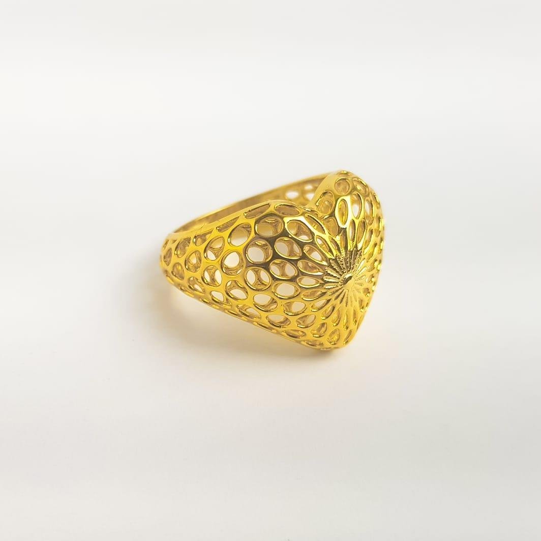 ANEL CORAÇÃO EM GRADE CÍRCULOS VAZADO | BANHADO EM OURO 18K