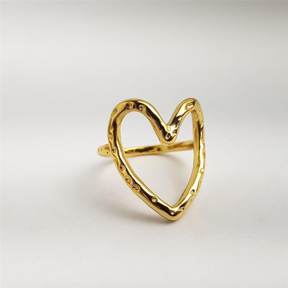 ANEL ARO LISO CORACAO VAZADO DETALHES RELEVO EM PONTOS B.OURO 