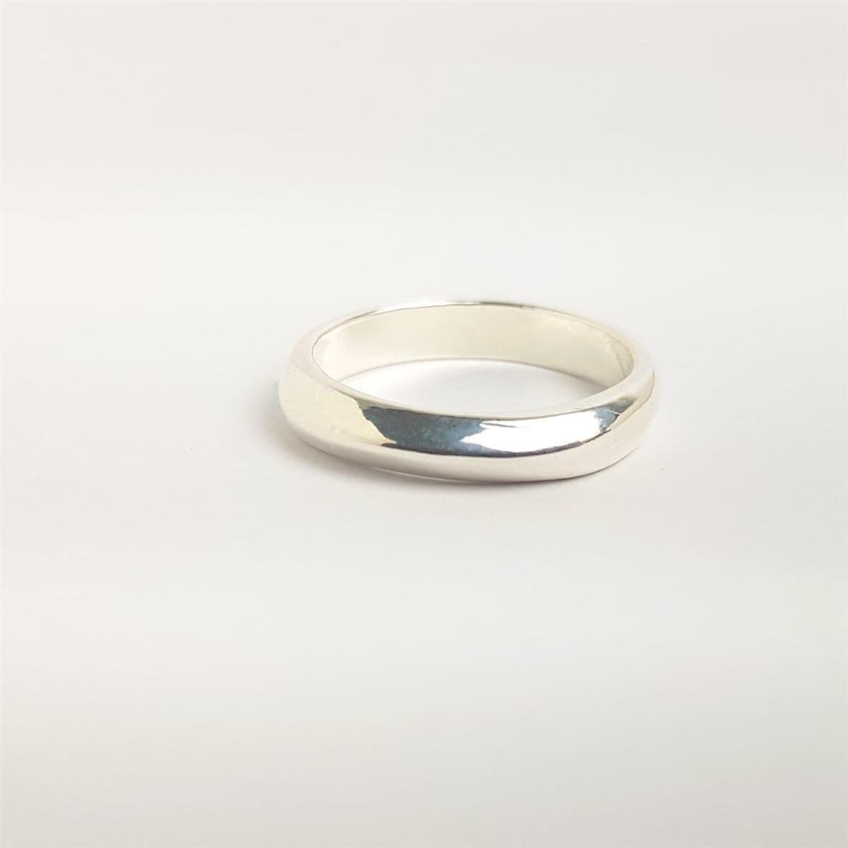 ANEL ARO LISO 4MM DETALHE RELEVO PONTUDO NA FRENTE | BANHO DE PRATA