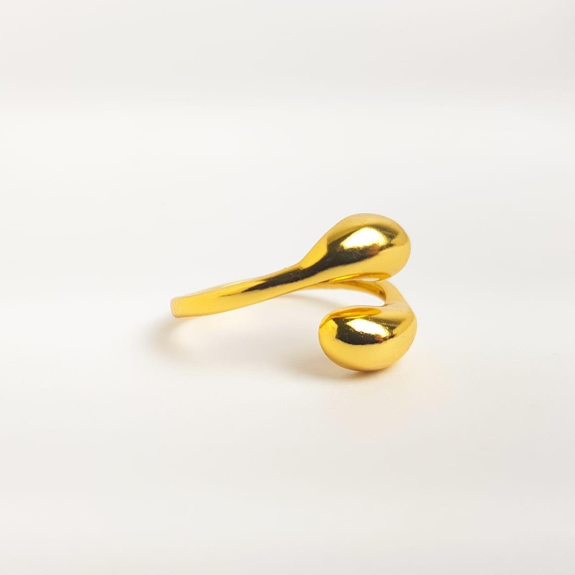 ANEL REGULÁVEL ENTRELAÇADO ARO LISO PONTA EM VÍRGULA | BANHADO EM OURO 18K