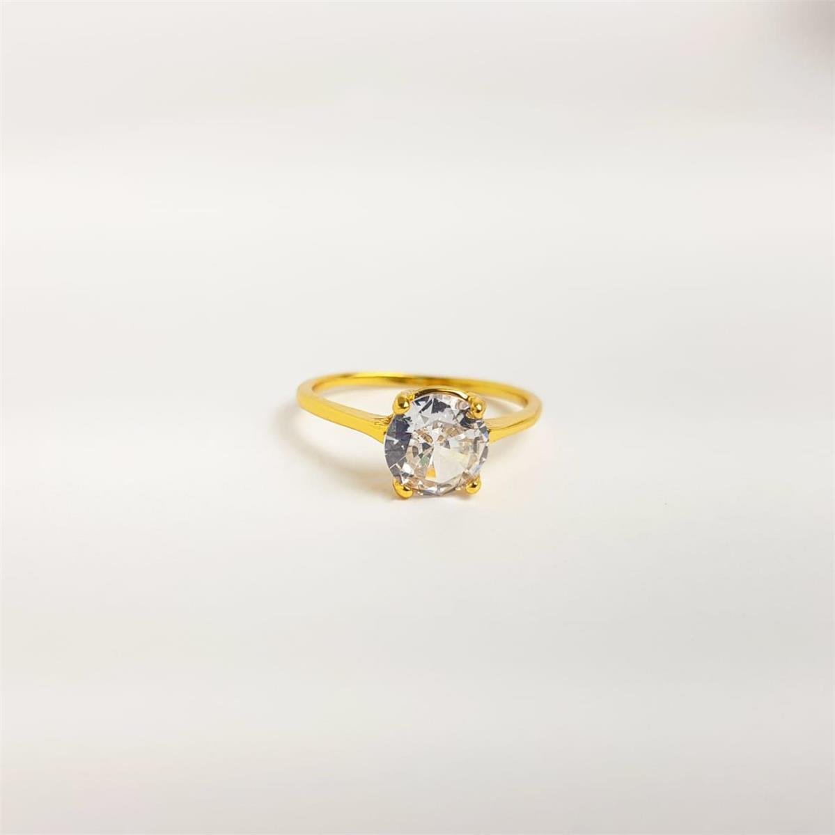 ANEL ARO LISO CRISTAL 7MM 4 GARRAS | BANHADO EM OURO 18K