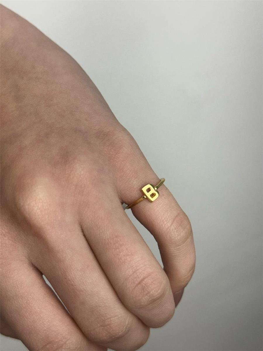 ANEL ARO LISO LETRA AO CENTRO | BANHADO EM OURO 18K