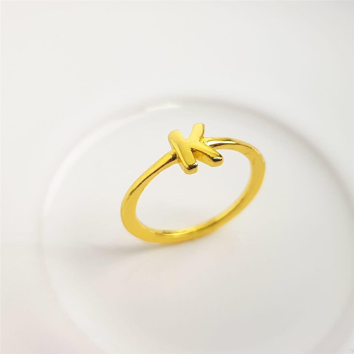 ANEL ARO LISO LETRA AO CENTRO | BANHADO EM OURO 18K