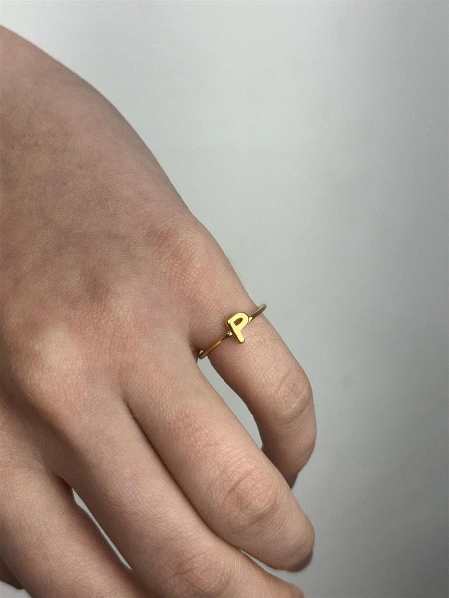 ANEL ARO LISO LETRA AO CENTRO | BANHADO EM OURO 18K