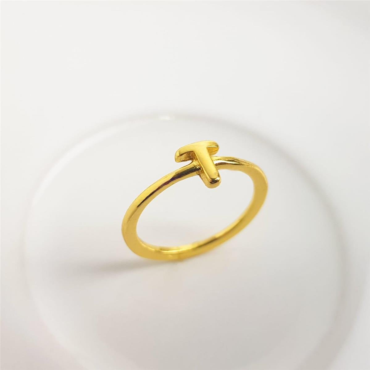 ANEL ARO LISO LETRA AO CENTRO | BANHADO EM OURO 18K