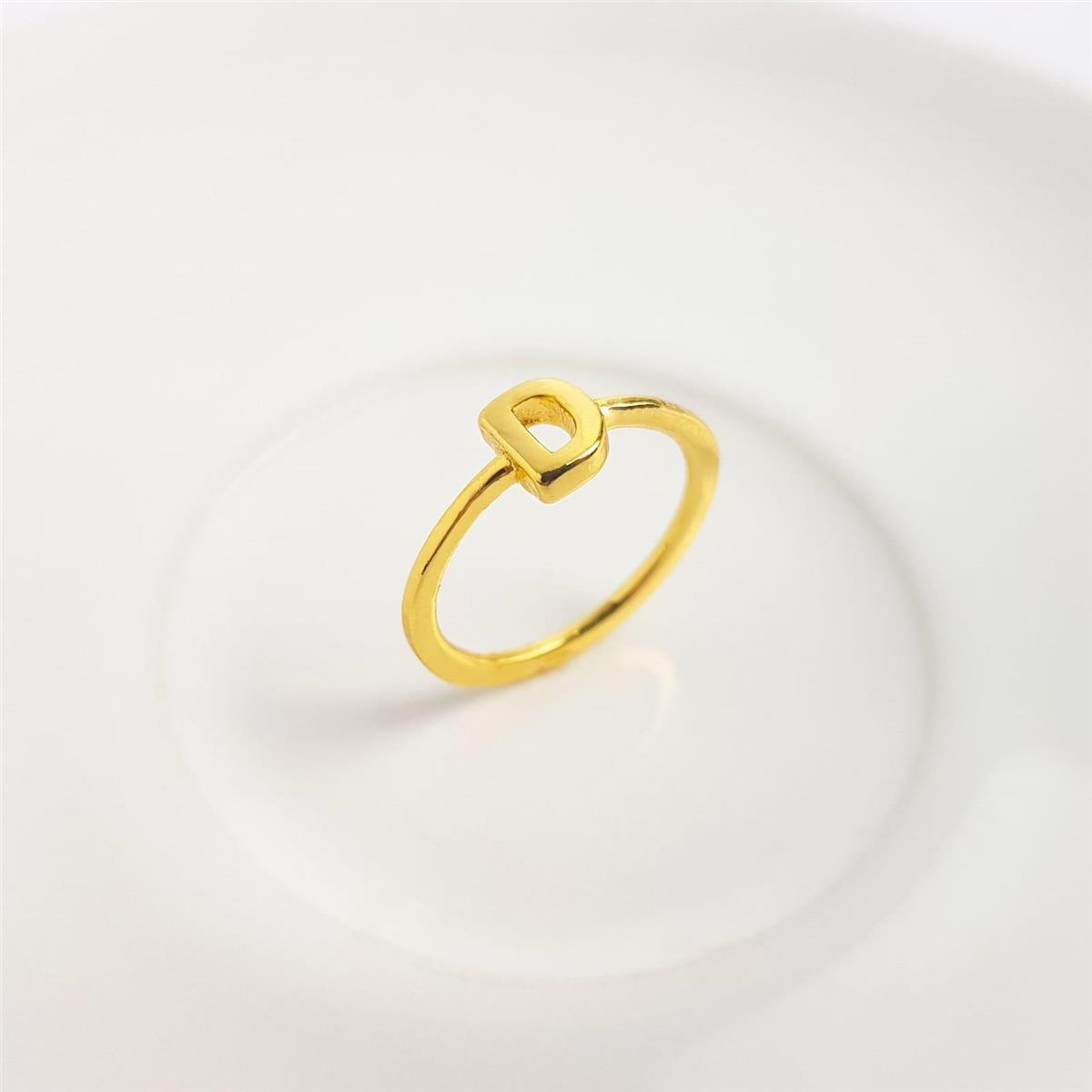 ANEL ARO LISO LETRA AO CENTRO | BANHADO EM OURO 18K