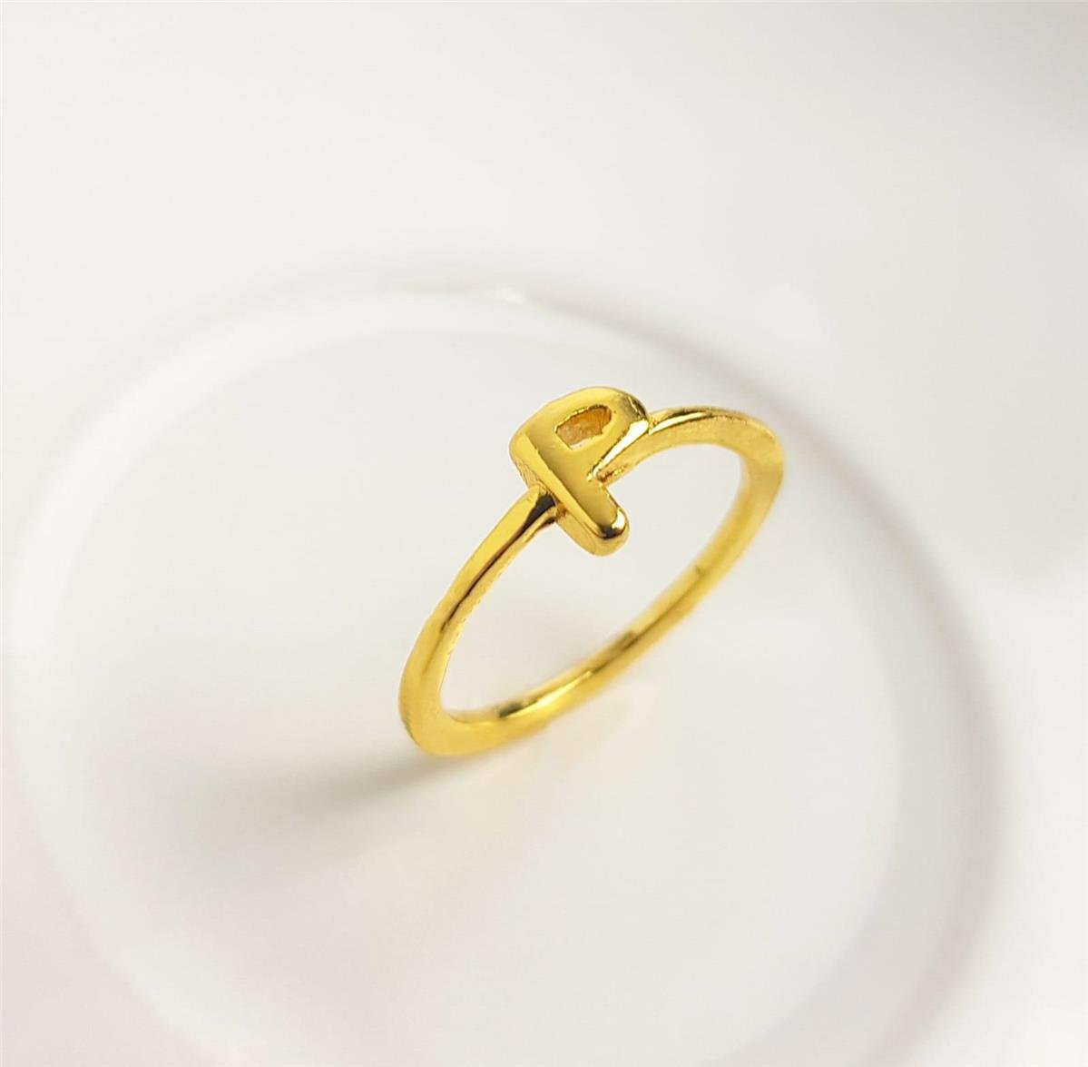 ANEL ARO LISO LETRA AO CENTRO | BANHADO EM OURO 18K