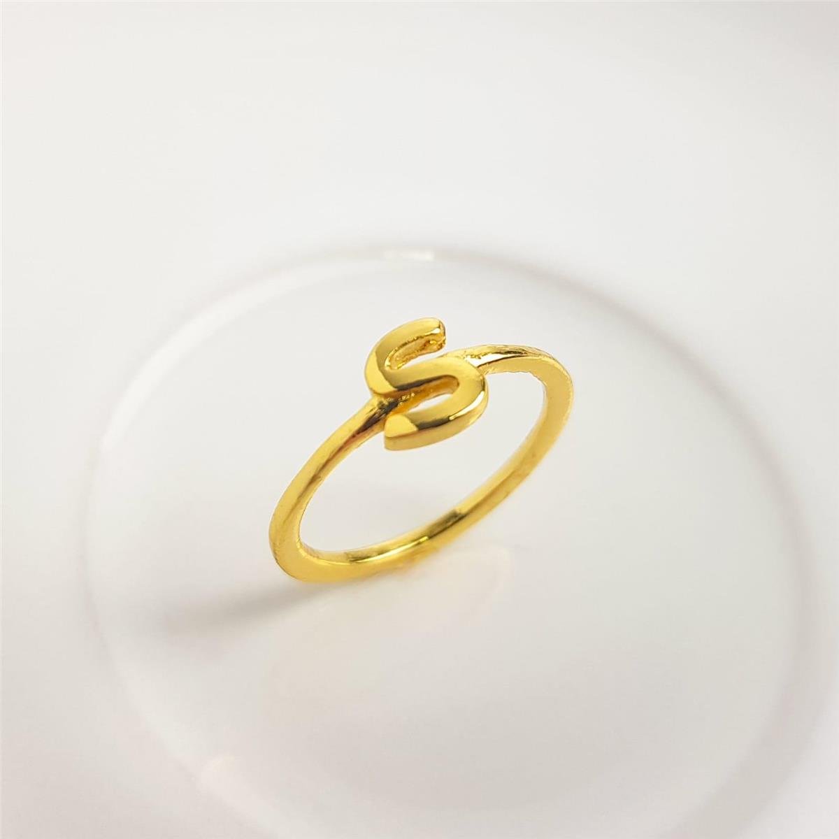 ANEL ARO LISO LETRA AO CENTRO | BANHADO EM OURO 18K