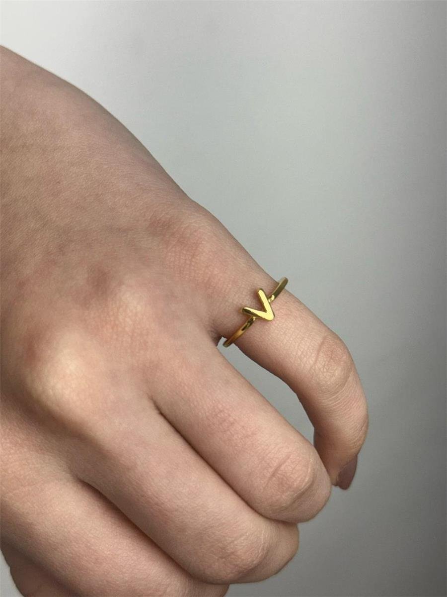 ANEL ARO LISO LETRA AO CENTRO | BANHADO EM OURO 18K