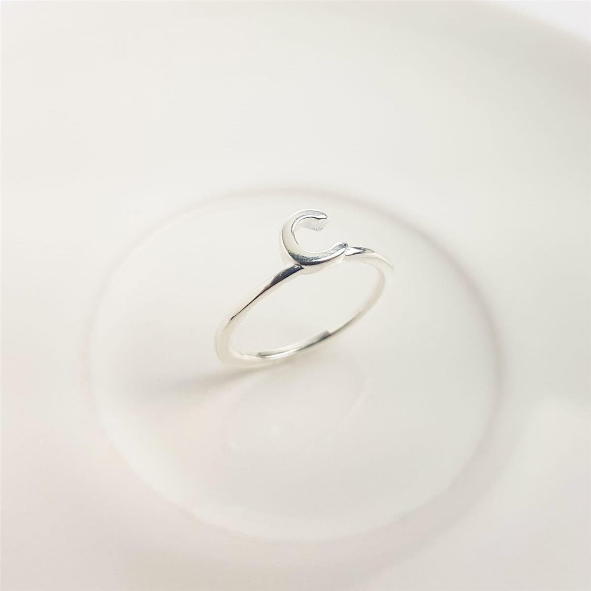 ANEL ARO LISO CENTRO LETRA | BANHO DE PRATA 