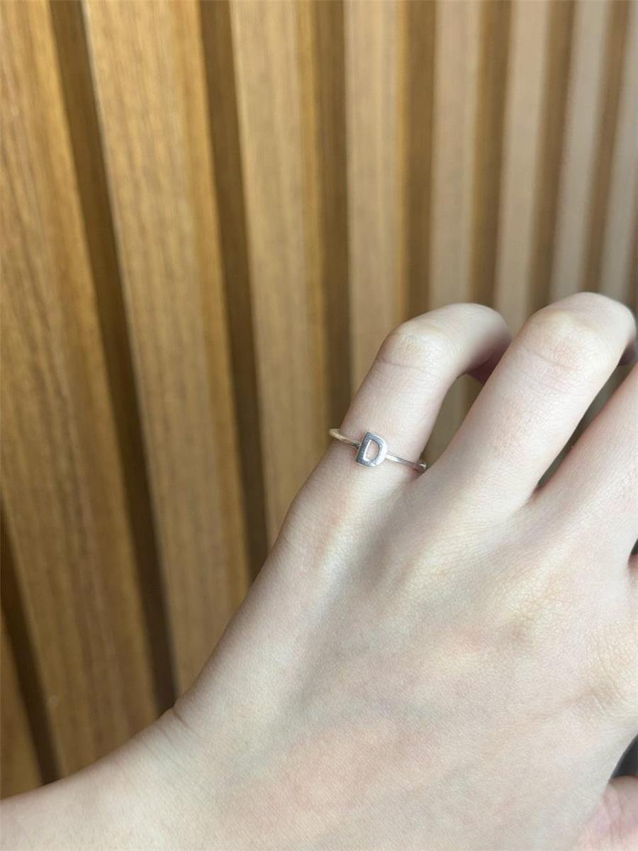 ANEL ARO LISO CENTRO LETRA | BANHO DE PRATA 