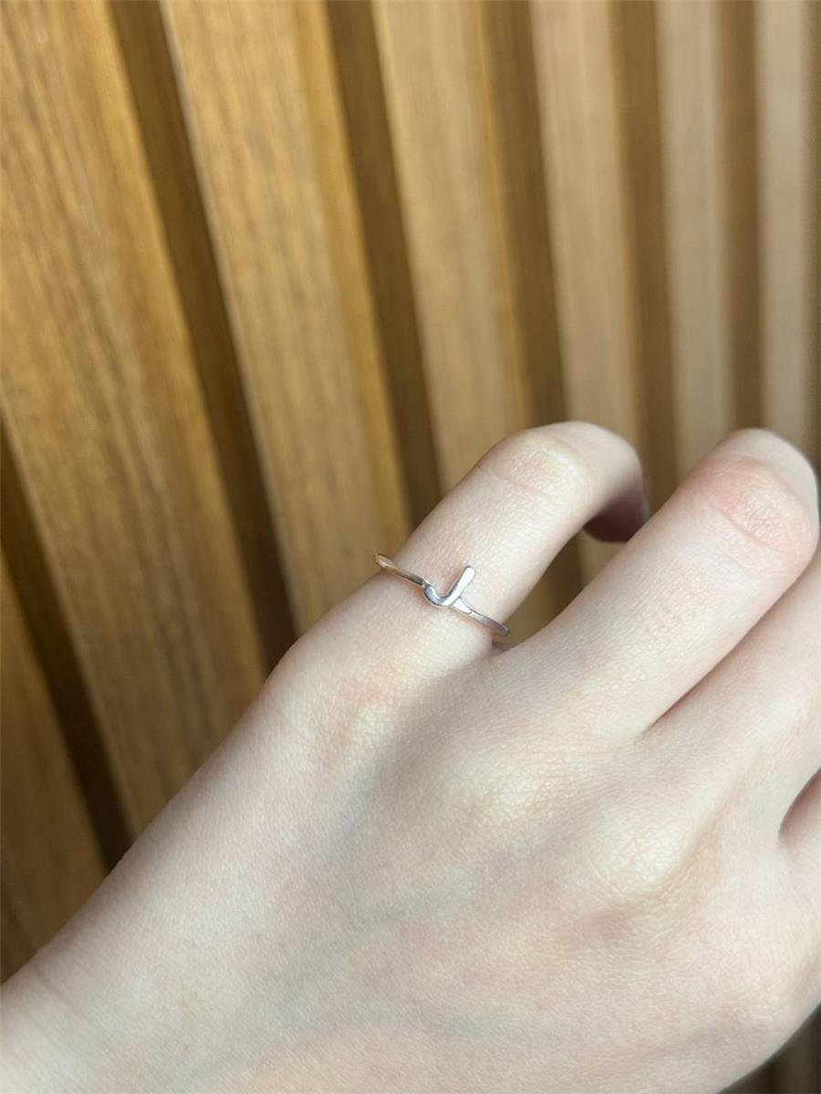 ANEL ARO LISO CENTRO LETRA | BANHO DE PRATA 