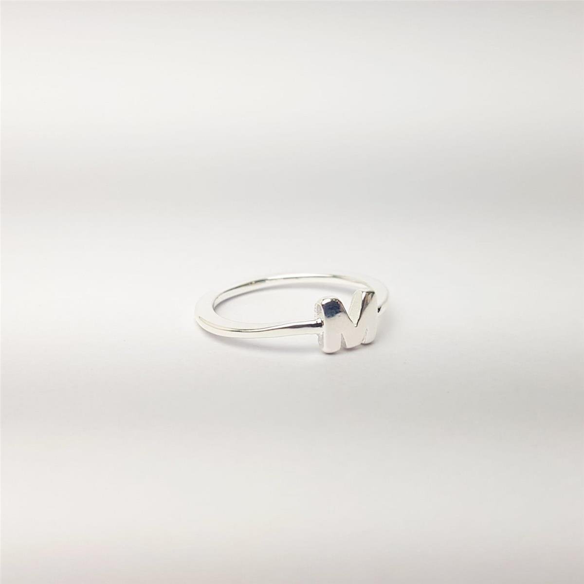 ANEL ARO LISO CENTRO LETRA | BANHO DE PRATA 