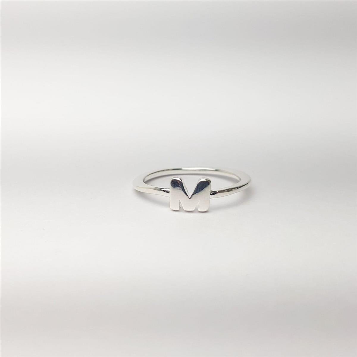 ANEL ARO LISO CENTRO LETRA | BANHO DE PRATA 