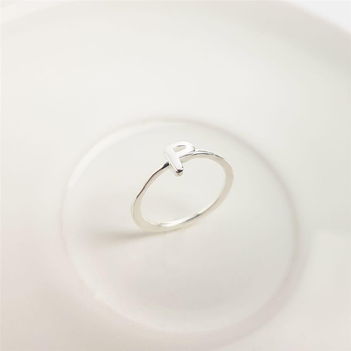 ANEL ARO LISO CENTRO LETRA | BANHO DE PRATA 