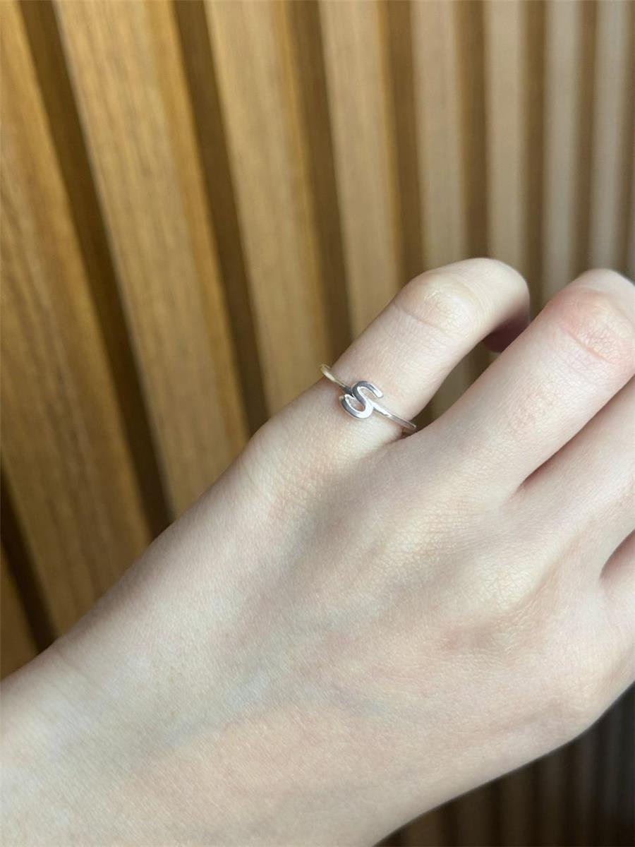 ANEL ARO LISO CENTRO LETRA | BANHO DE PRATA 