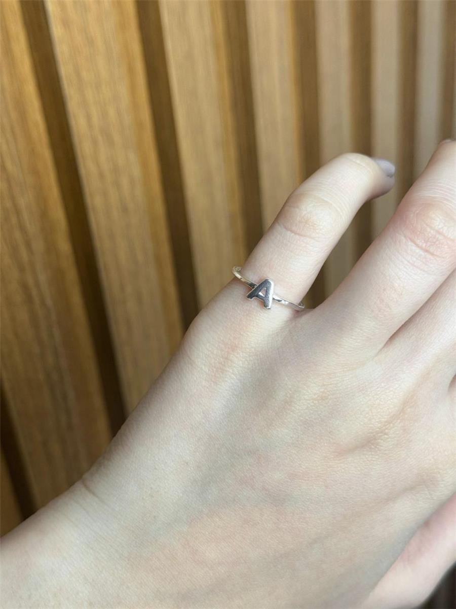 ANEL ARO LISO CENTRO LETRA | BANHO DE PRATA 