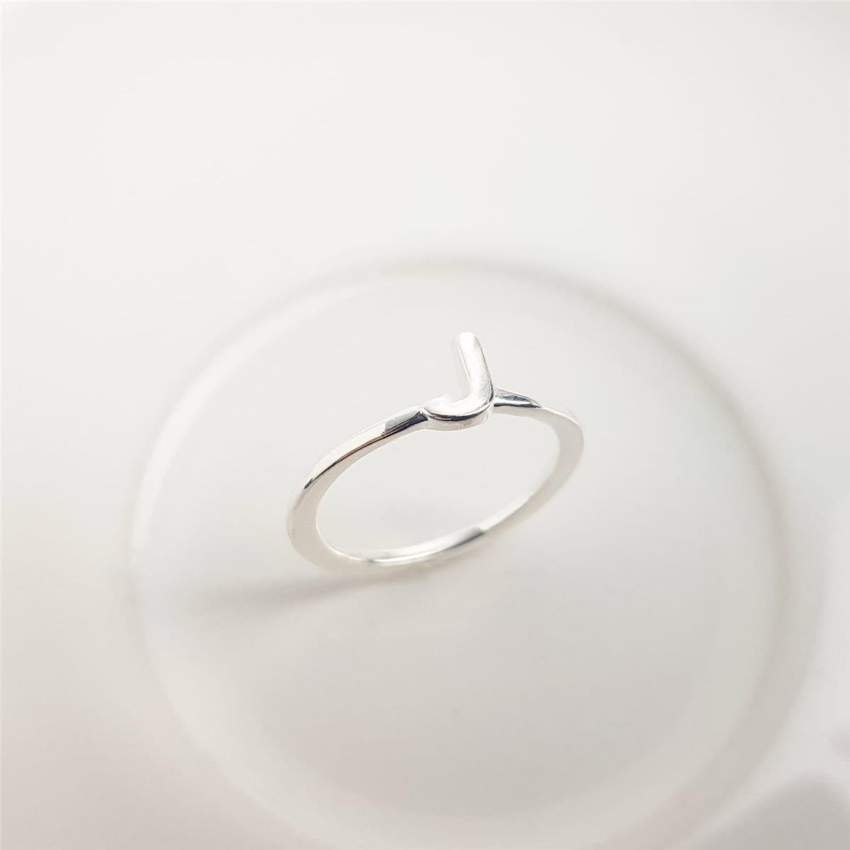 ANEL ARO LISO CENTRO LETRA | BANHO DE PRATA 