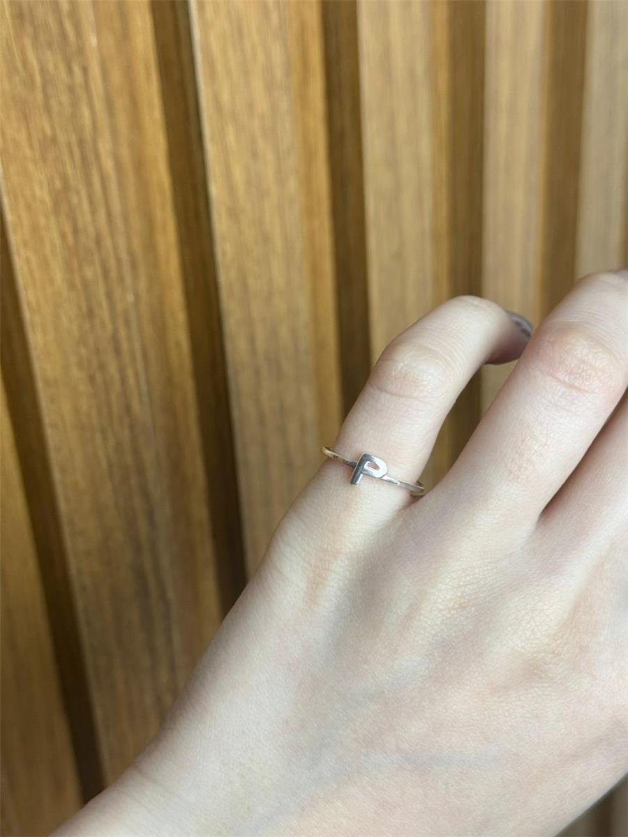 ANEL ARO LISO CENTRO LETRA | BANHO DE PRATA 